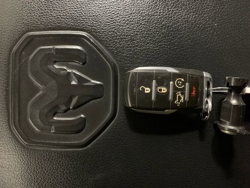 Used 2019 RAM 1500 Laramie image 17