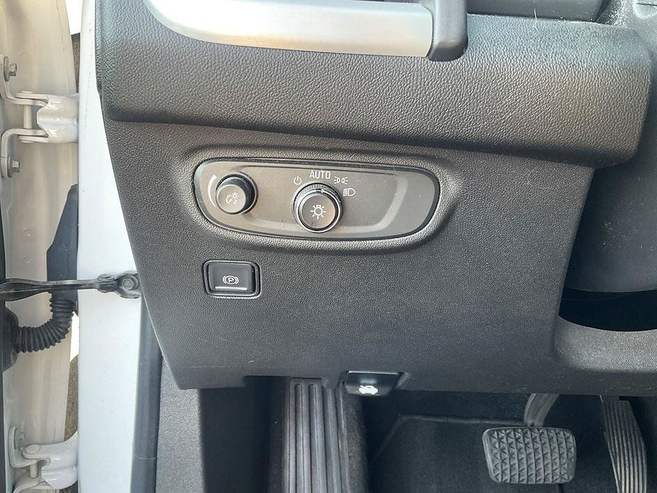 Used 2021 GMC Terrain SLE FWD image 21