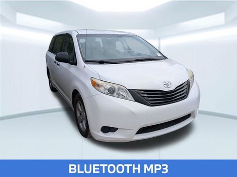 Used 2014 Toyota Sienna L FWD image 2