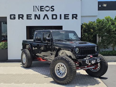 Used 2022 Jeep Gladiator Sport AWD/4WD image 1
