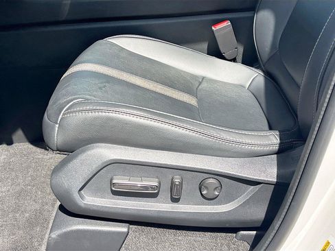 Certified 2024 Honda Pilot Touring image 23