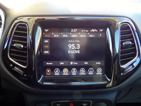 Used 2020 Jeep Compass Limited image 11