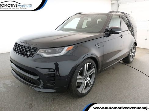 Used 2024 Land Rover Discovery Dynamic SE image 1