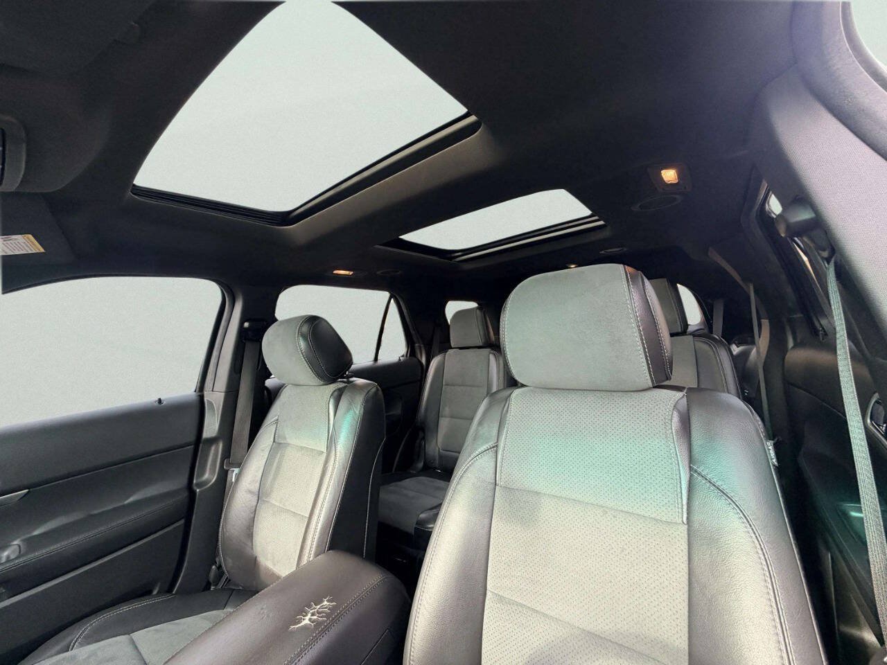 Used 2015 Ford Explorer XLT w/ Equipment Group 202A AWD/4WD image 18