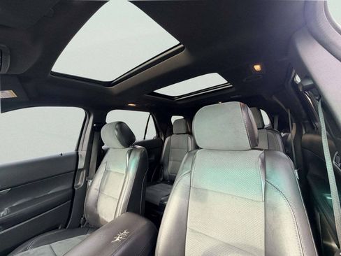 Used 2015 Ford Explorer XLT w/ Equipment Group 202A AWD/4WD image 18