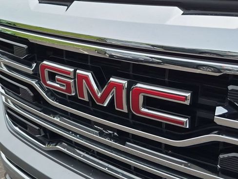 Used 2024 GMC Sierra 1500 SLT w/ SLT Premium Plus Package AWD/4WD image 34