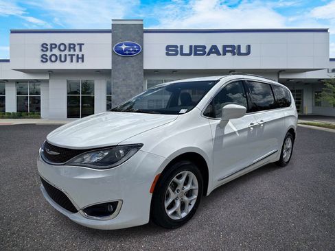 Used 2018 Chrysler Pacifica Touring-L w/ Tire & Wheel Group FWD image 7