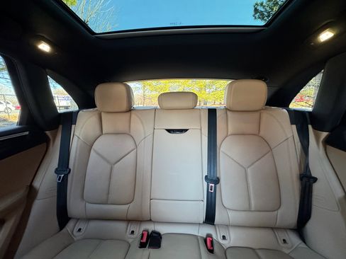 Used 2020 Porsche Macan image 11