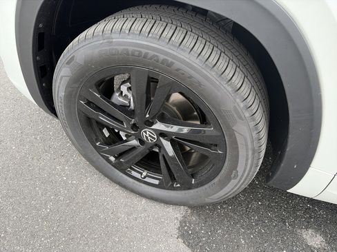 New 2026 Volkswagen Atlas Cross Sport SEL R-Line image 9