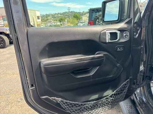 Used 2018 Jeep Wrangler Unlimited Sport S AWD/4WD image 11