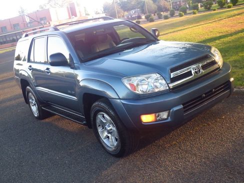 Used 2005 Toyota 4Runner SR5 AWD/4WD image 26