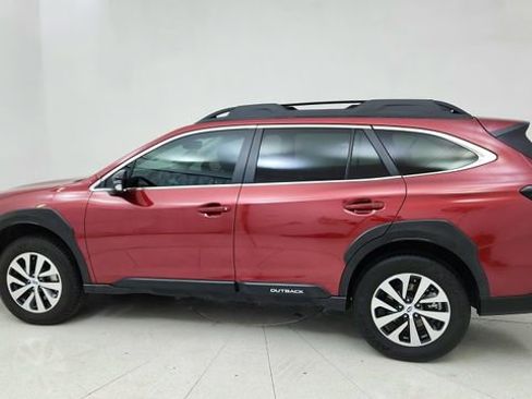 Used 2025 Subaru Outback Premium image 4