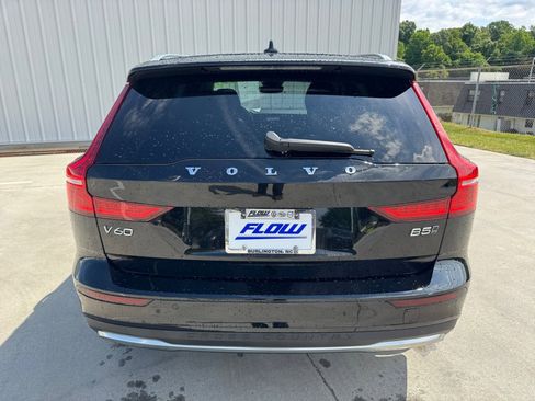 Used 2025 Volvo V60 B5 Cross Country Plus AWD/4WD image 14