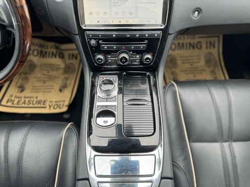 Used 2019 Jaguar XJ R-Sport image 27