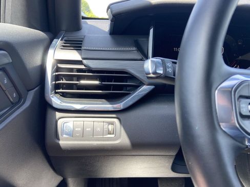 Used 2025 GMC Acadia Elevation AWD/4WD image 25