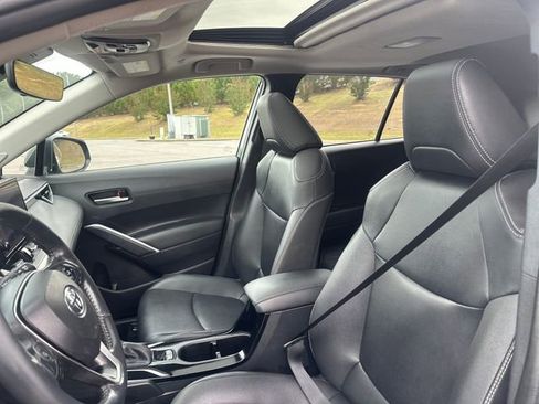 Used 2023 Toyota Corolla Cross XLE w/ Convenience Package FWD image 10