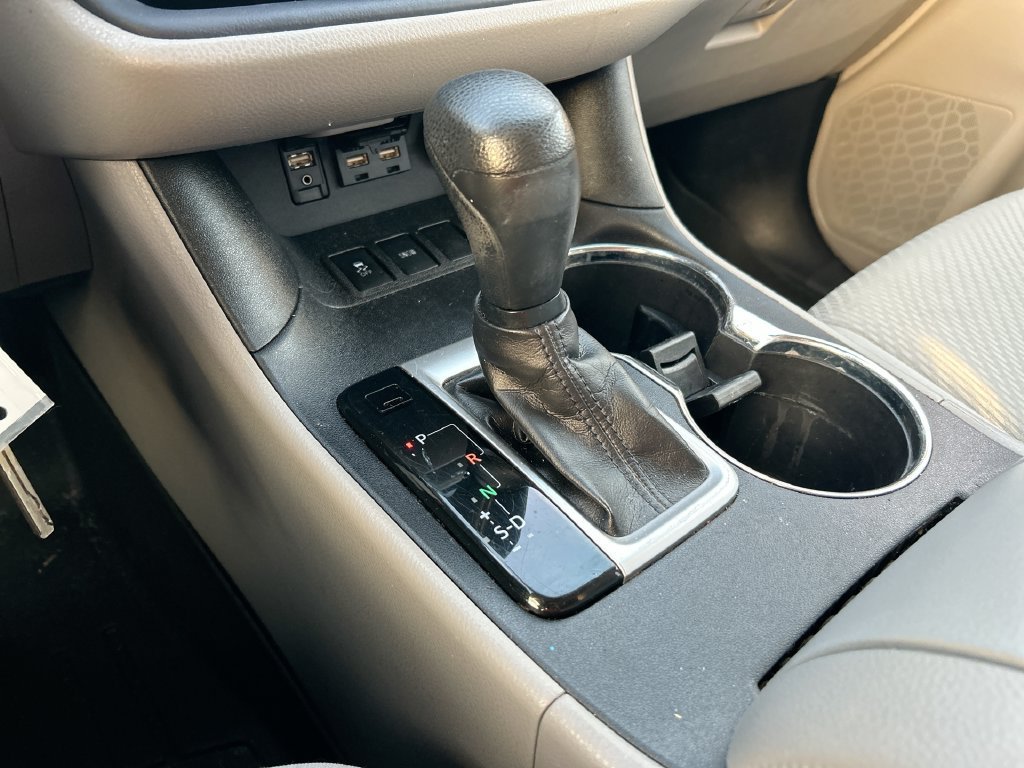 Used 2019 Toyota Highlander LE FWD image 24