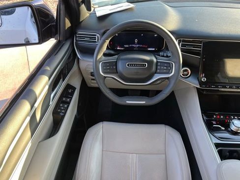 Certified 2025 Jeep Wagoneer 4WD image 14