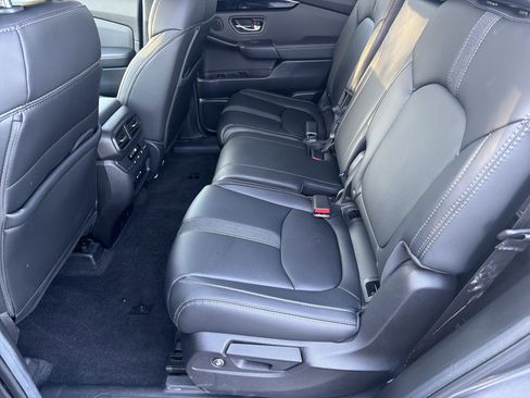 Used 2025 Honda Pilot Touring image 18