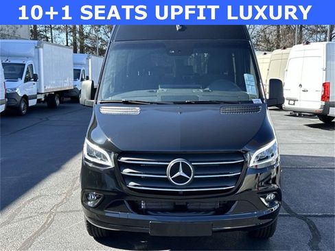 Used 2023 Mercedes-Benz Sprinter 2500 image 3