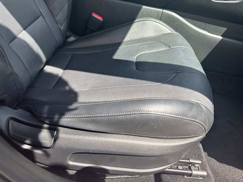 Used 2023 Hyundai Elantra Limited FWD image 18
