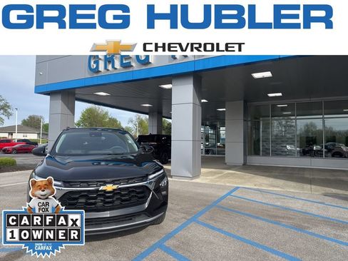 Used 2025 Chevrolet Trax LT FWD image 1