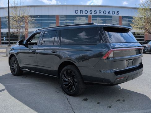 Used 2025 Lincoln Navigator L Reserve w/ Jet Appearance Package image 6