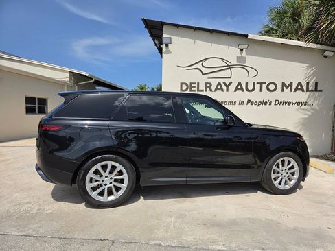 Used 2025 Land Rover Range Rover Sport SE AWD/4WD image 4