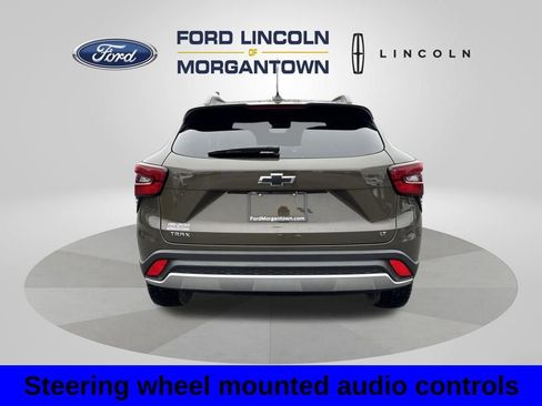 Used 2024 Chevrolet Trax LT w/ Sunroof Package image 8