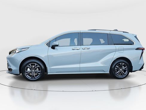 Certified 2024 Toyota Sienna XLE image 8