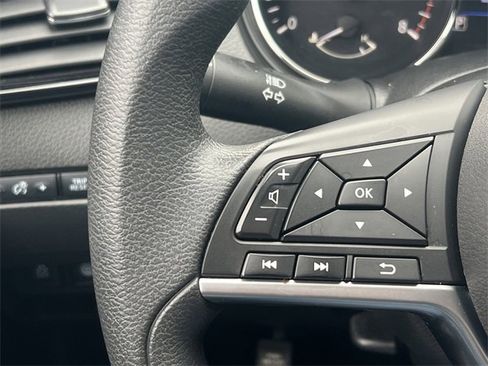 Used 2020 Nissan Rogue Sport SV image 12