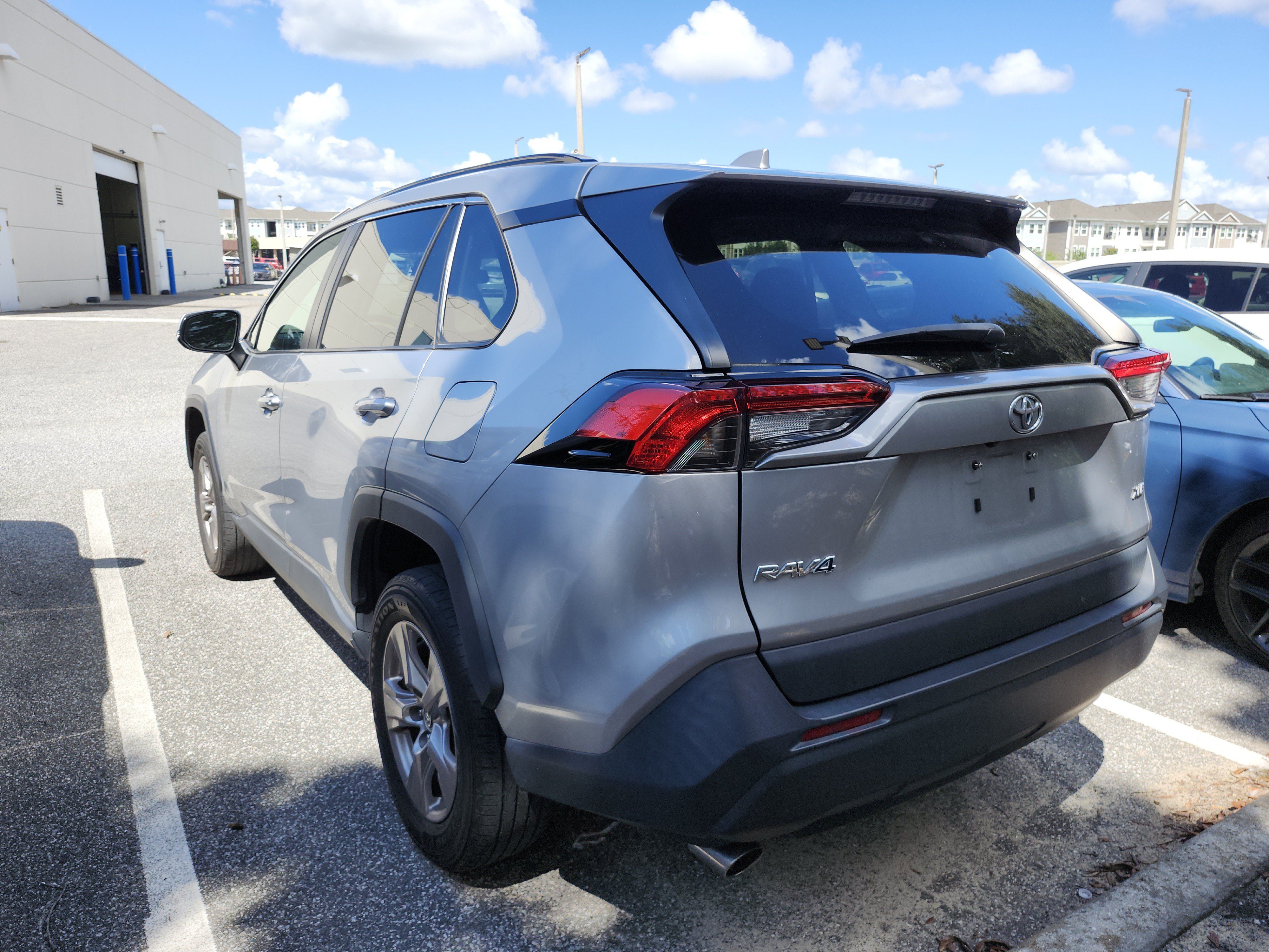 Used 2022 Toyota RAV4 XLE FWD image 11