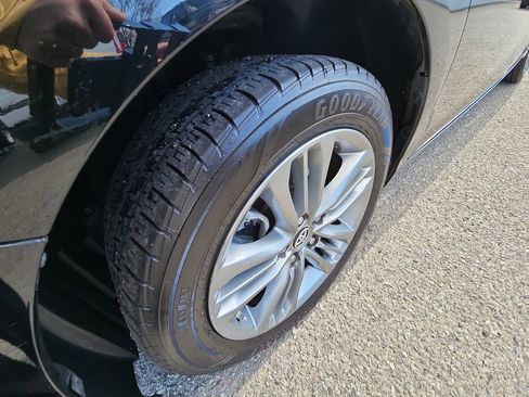 Used 2015 Toyota Camry SE image 18