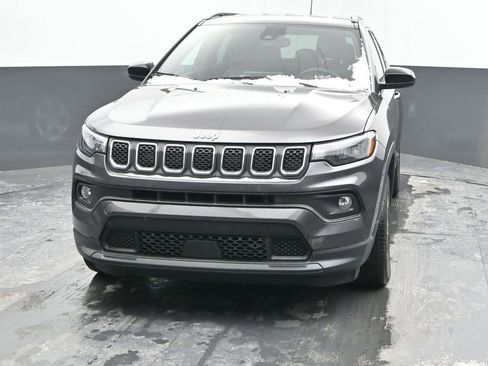Used 2024 Jeep Compass Latitude image 4