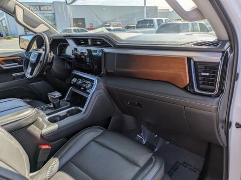 Used 2023 GMC Sierra 1500 Denali AWD/4WD image 32