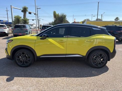 Certified 2025 Nissan Kicks SR image 3