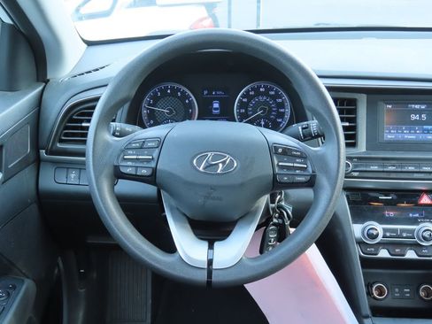 Used 2020 Hyundai Elantra SE w/ Cargo Package (C1) image 6