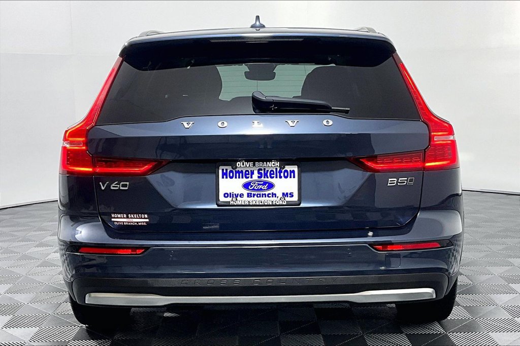 Used 2025 Volvo V60 B5 Cross Country Plus AWD/4WD image 4