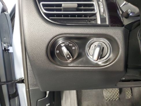 Used 2024 Porsche Macan AWD/4WD image 27