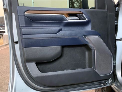 Used 2025 Chevrolet Silverado 2500 High Country w/ Technology Package image 22