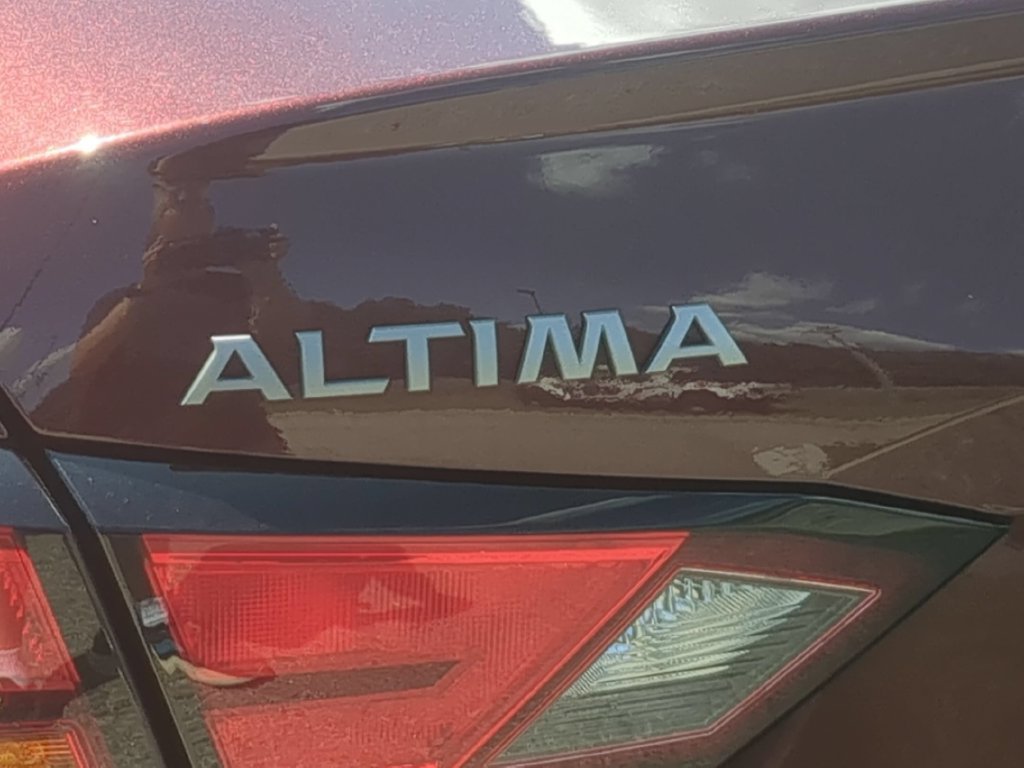 Used 2025 Nissan Altima 2.5 SV FWD image 11