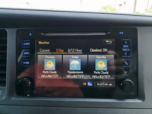 Used 2015 Toyota Sienna XLE FWD image 38