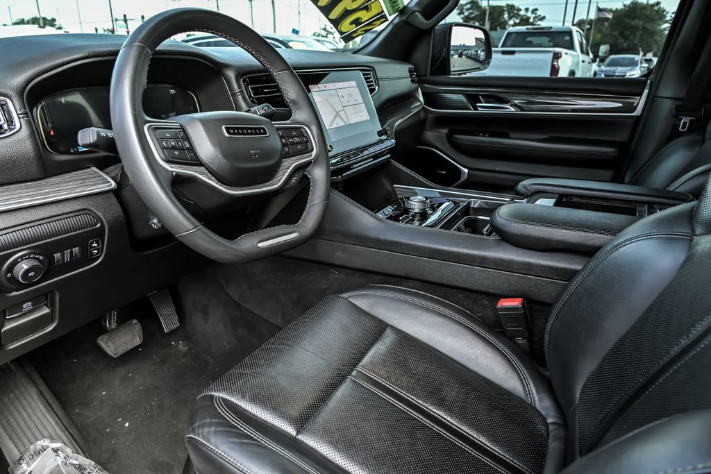 Used 2022 Jeep Wagoneer Series II AWD/4WD image 15