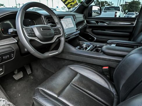 Used 2022 Jeep Wagoneer Series II AWD/4WD image 15
