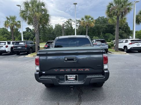 Used 2020 Toyota Tacoma TRD Sport AWD/4WD image 9