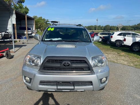 Used 2006 Toyota 4Runner SR5 AWD/4WD image 3