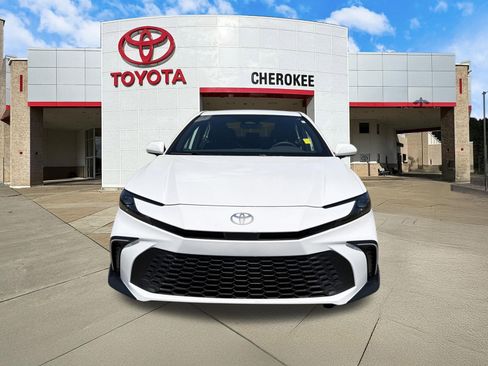 Used 2026 Toyota Camry SE w/ Convenience Package FWD image 2