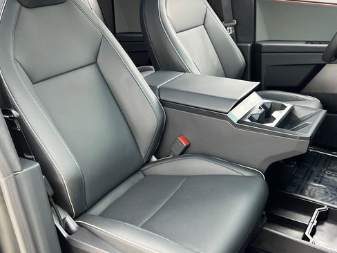 Used 2024 Tesla Cybertruck AWD Crew Cab image 19