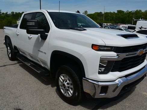 Used 2024 Chevrolet Silverado 2500 LT image 4