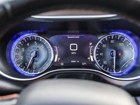 Used 2019 Chrysler Pacifica Touring-L Plus w/ Tire & Wheel Group image 22